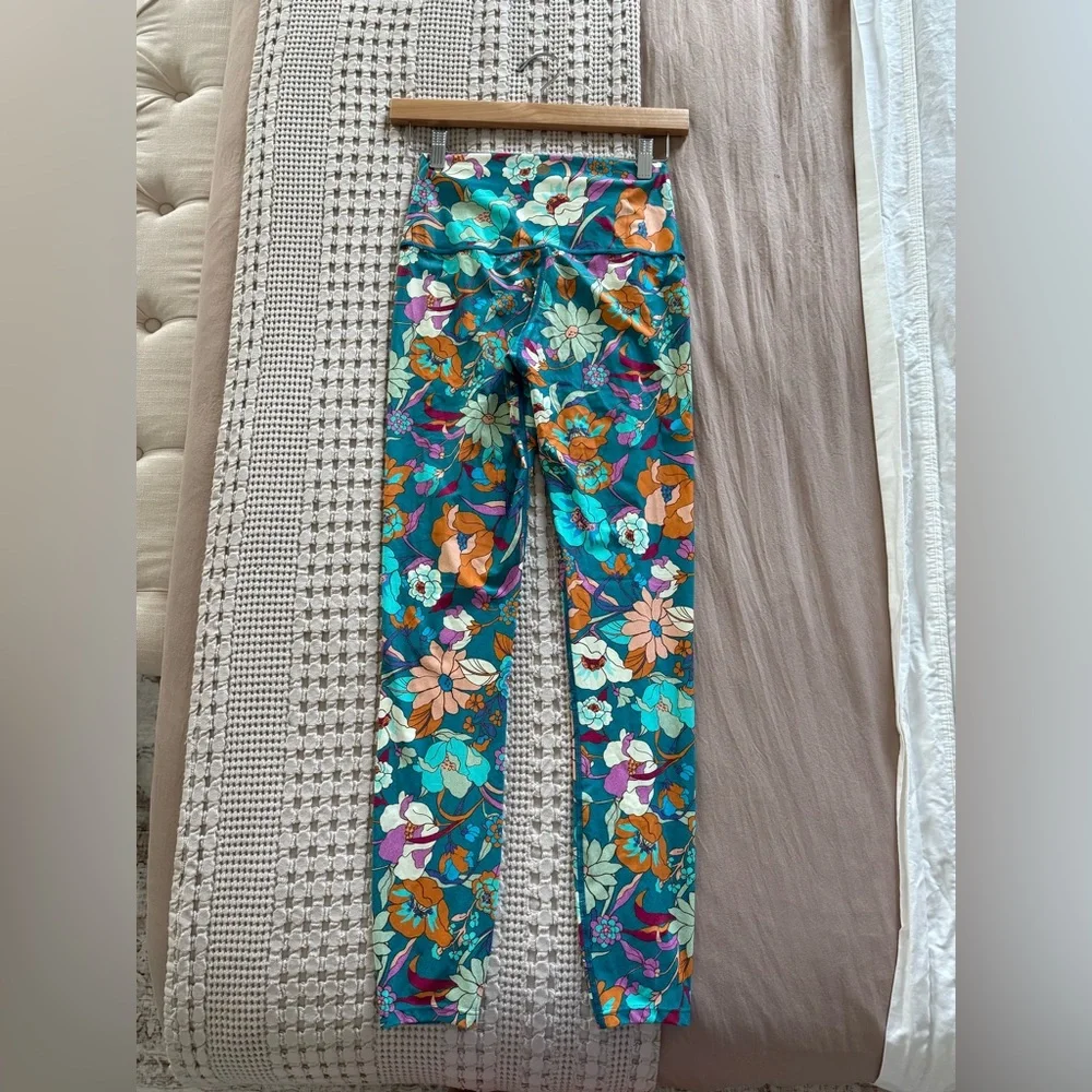 NEW B Fit by Beach‎ Bunny Multicolor Floral Leggings Size S